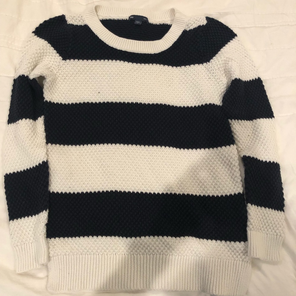 Gap sweater
